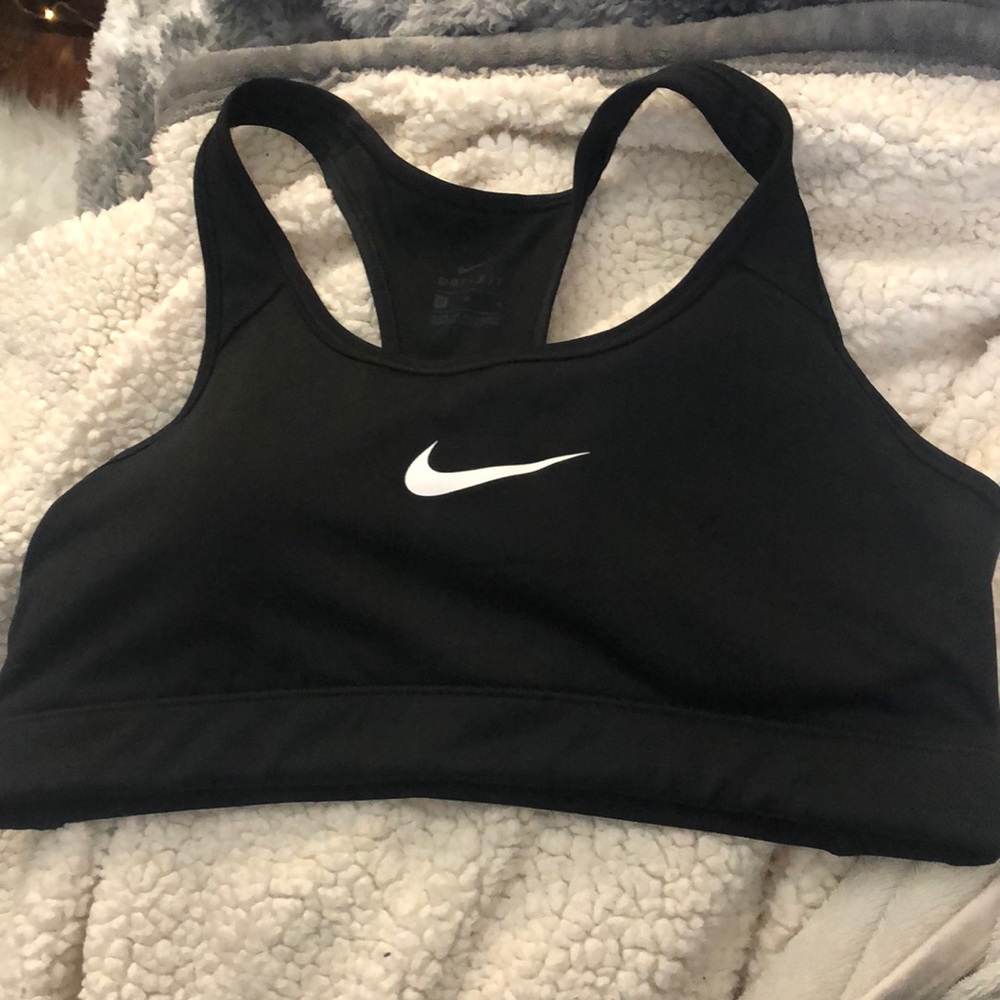 Black nike sports bra